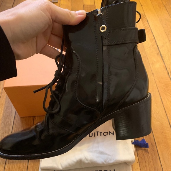 LOUIS VUITTON REPUBLIC BOOTS - Picture 7 of 13